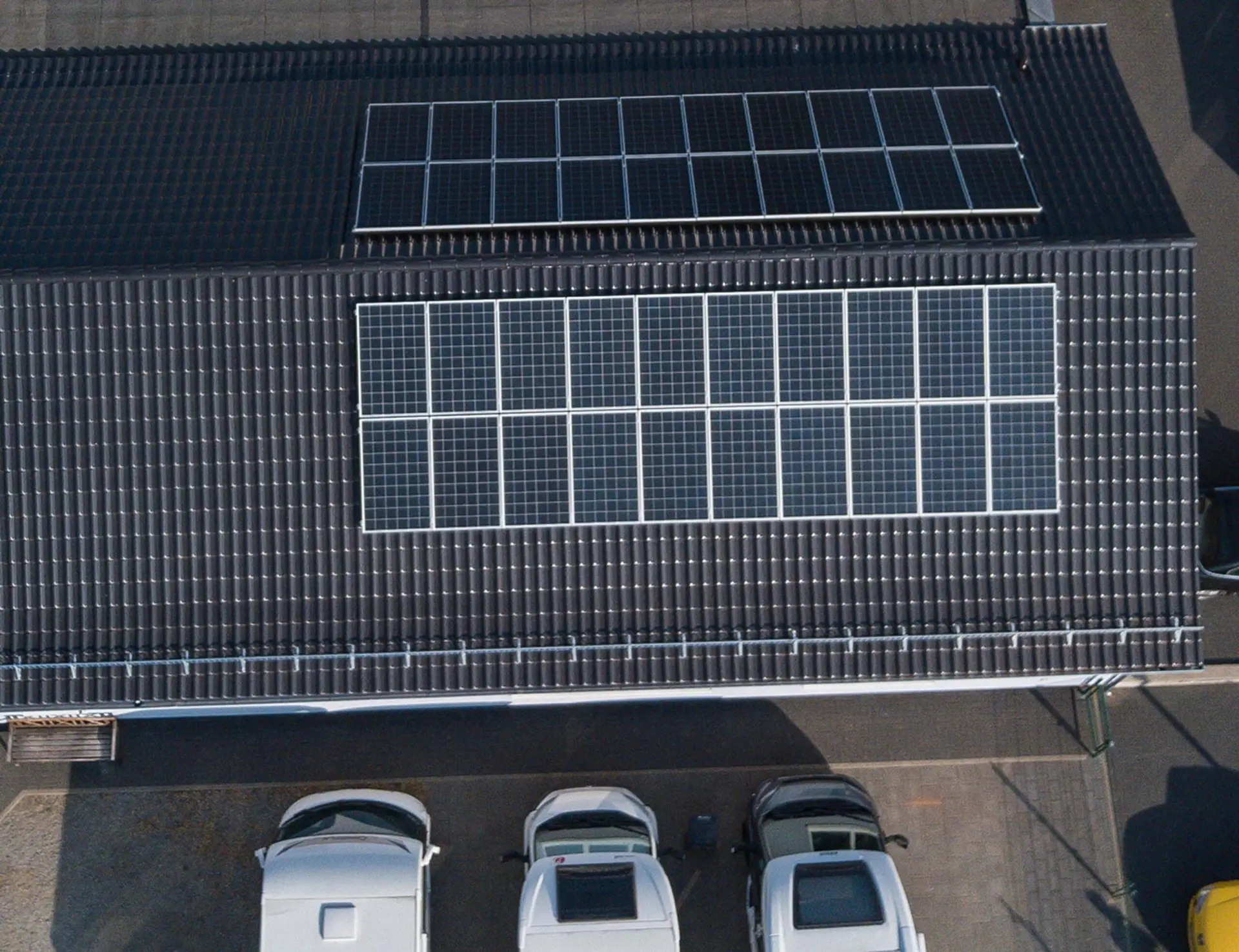 Eine Photvoltaikanlage auf dem Dach der Firma Gölz in Heppenheim