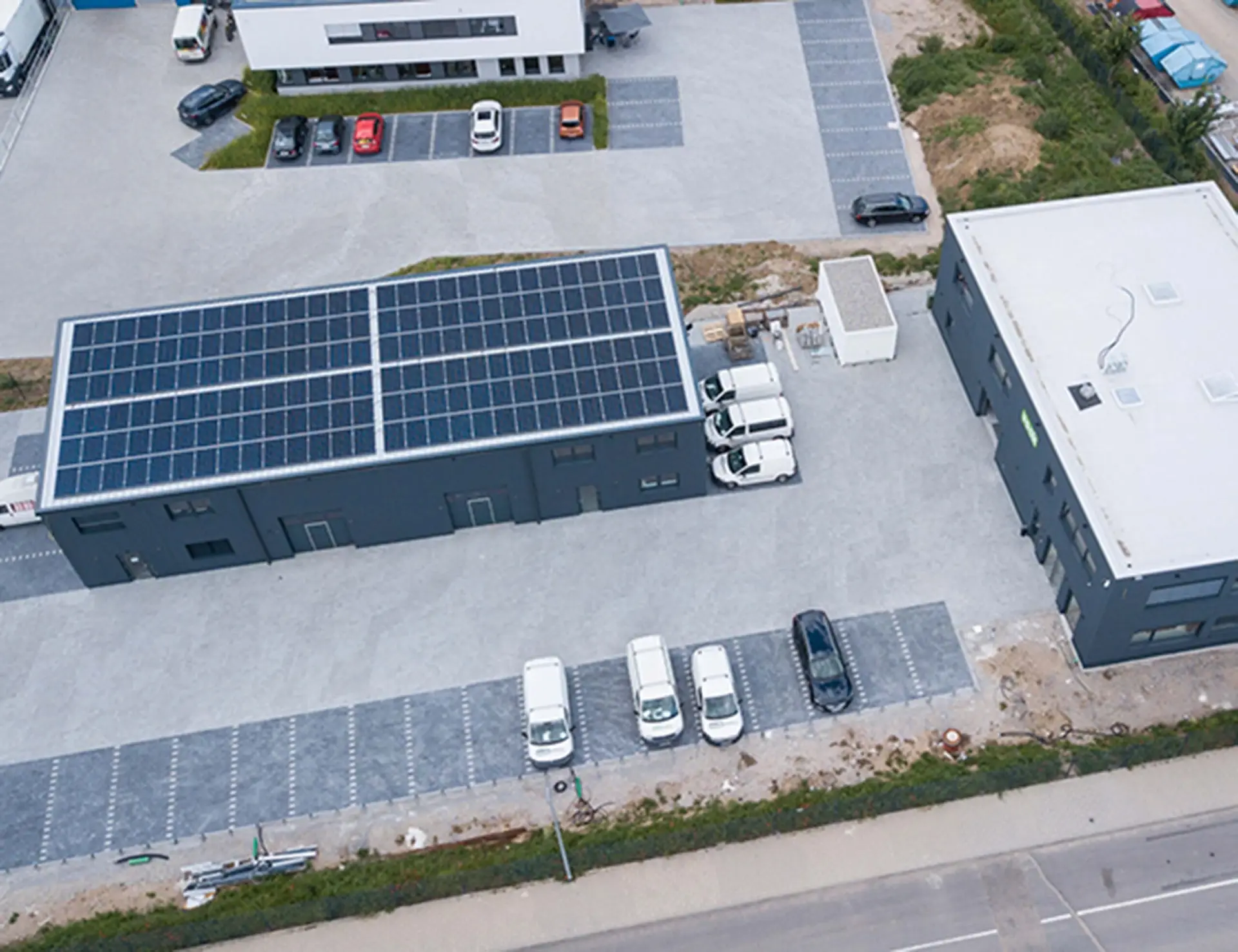 Eine Photovoltaikanlage auf einer Gewerbefläche der Firma Elektro-Vock in Heppenheim